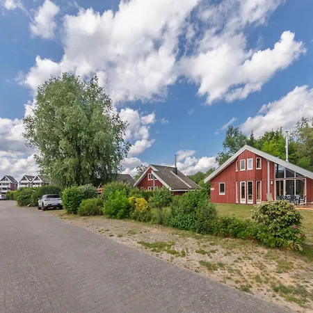 Gemuetliches Mit Garten Und Terrasse Im Hafendorf Mueritz