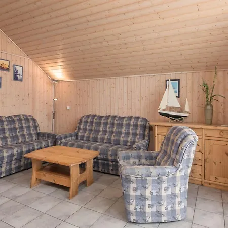 Gemuetliches Mit Garten Und Terrasse Im Hafendorf Mueritz