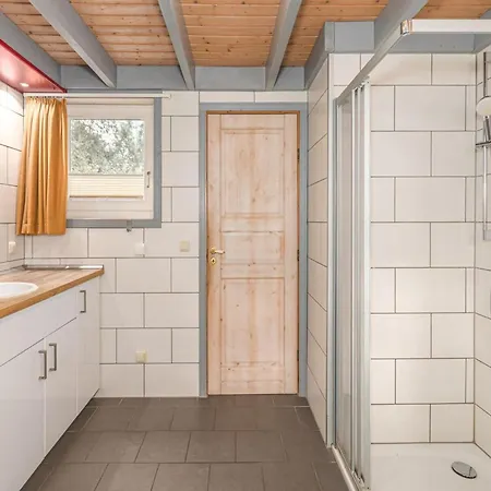 Gemuetliches Mit Garten Und Terrasse Im Hafendorf Mueritz Rechlin